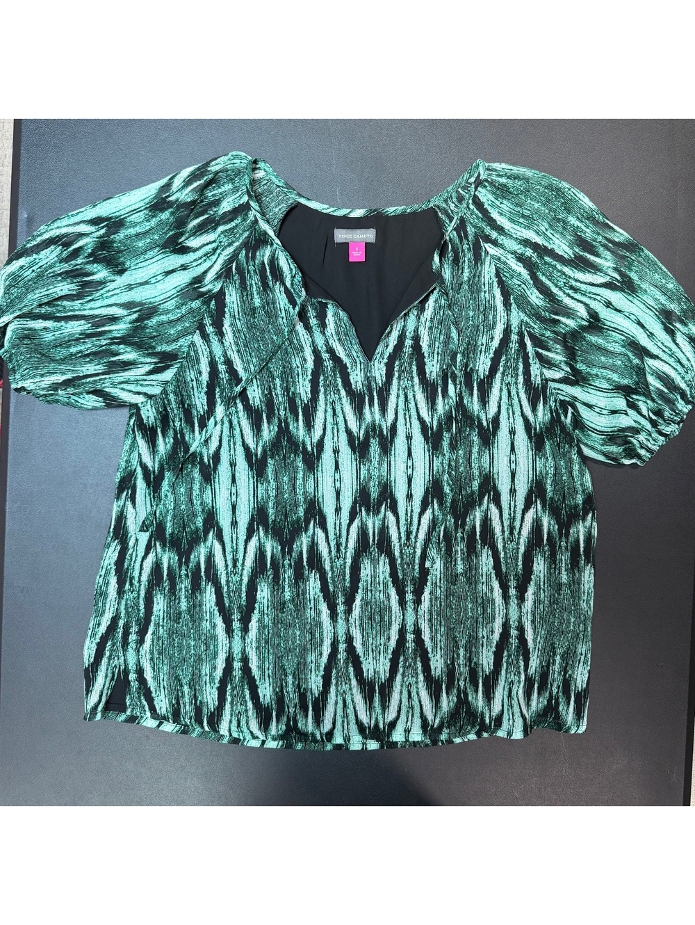 Vince Camuto Women's Small Green and Black Abstract Print Blouse with Puff Slee